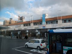 JR松江駅です。現在空港連絡バス利用の方々が続々と乗車されています。
やはり、こちらでバスを待つ方多かったようです。
出発時には、座席がほとんど埋まっている様子に思えました。