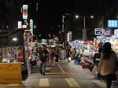 すっかり元気になったので、、寧夏夜市へ、、

ホテルから「寧夏夜市」へは徒歩20分と徒歩圏内、、
MTR中山駅からひと区間乗車するって手もあるけれど、、
kuritchiは　てくてく、、派
「このお店に以前入ったっけ…」など
思い出しながらてくてく、、するのも楽しいのよね（＾＾