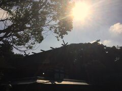 さて、２日目、目的の旅はここから。
朝、8時45分、タクシーをお宿にお願いしておき、一路 宗像大社 辺津宮へ。
宗像は、西鉄バスや市の周遊バスが意外と多く走っていますが、それなりに人数がいいれば、タクシーも経済的かつタイムリー。
10分かからず到着。