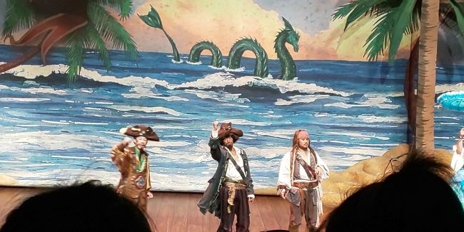 コントの場面は中国語でまったくわからず。<br />ジャックがロープで天井からきた。<br />言葉はわからなかったけどまずまず面白かった。