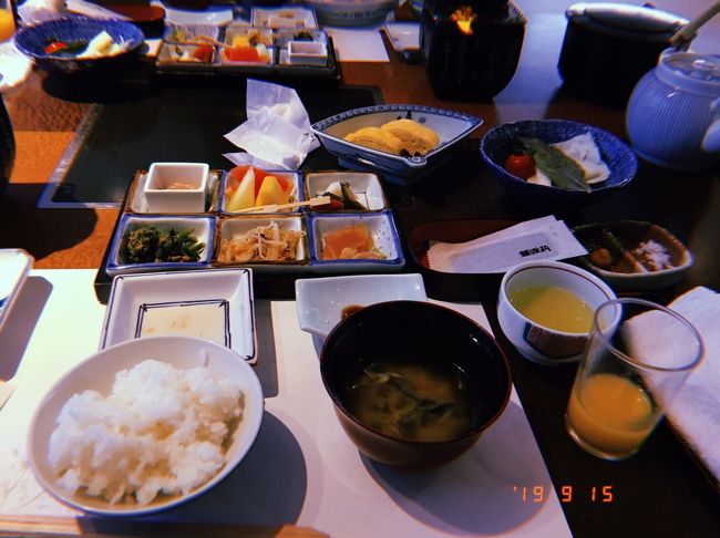 お風呂の後は朝食。<br />卵はだし巻きか温泉卵か前の晩に選べます。<br /><br />私はだし巻きにしました。<br />大きくて美味しかったです。そして金沢はやっぱりお魚が美味しかった。