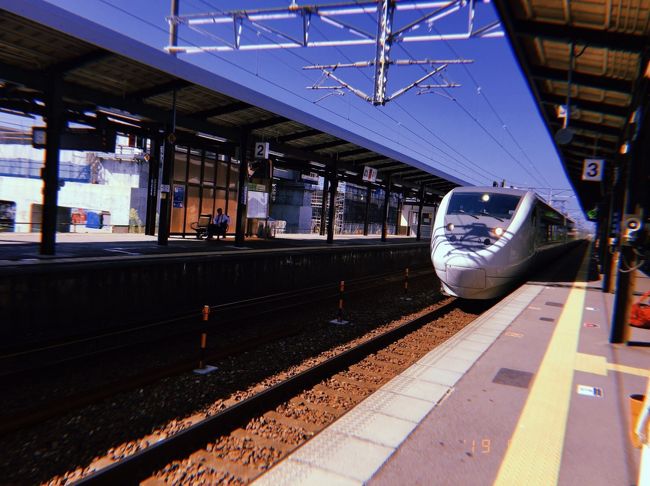 加賀温泉駅から金沢駅へ。<br />連休の恐ろしさは昨日味わったので、大人しく指定席にしました。