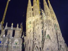 最後の夜にライトアップされたサグラダファミリアに行きたくて、「Sagrada Familia」駅まで