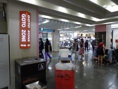 雨がひどくなってきたので、地下鉄移動。
屋内ですごせる「GOTO　MALL」にやって来ました。

地下に百貨店とか、別のショッピングモールがあってなかなか入り口が見つからず。

案内係の女性が日本語で説明してくれて助かりました。
とても感じがよかったです^^