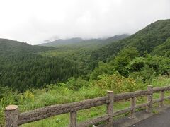 鍵掛峠・・・大山環状道路の最高地点、標高910mの峠

雄大な大山南麓とブナ林の絶景が眺められる絶景スポット
