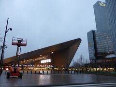 2018年最後の日は、ハーグ（デン･ハーグ）の方へ行ってみます。
まずはロッテルダム中央駅。
朝は大抵小雨ってます。