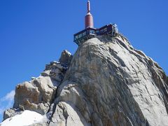 ロープウェイ駅から
すげーところに建ってるよね、、


ここは人多すぎで入場制限あって
ロープウェイ登場グループ毎に何番は今から帰れ！みたいな案内がある

帰るころには雲が周りを包んできてた
日本の年配グループの方が、売店の横で死にかけてた
自分も頭痛やばかったけどね
ロープウェイでお手軽にこれてしまうからね、、


下りた後はジュネーブまでバス移動