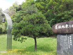 最初の目的地は陸軍病院南風原壕群20号。
ガイドさんが付いて丁寧に案内してくれる。
