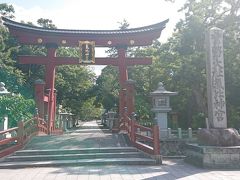 敦賀駅を出て最初にやってきたのは気比神宮
正面の赤い鳥居は日本三大鳥居の１つでもあります。