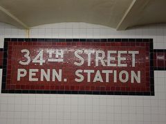 34th Street/Penn Station。この駅もしっかりエレベータの位置を下見しました。エスカレータとエレベータでホームまでいけます。