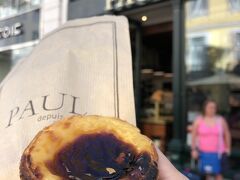 旅行6日目…
PAULにもPastel de Nataはありま～す！と言うことで、朝食代わりにまずひとつ。