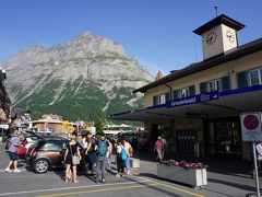 ●グリンデルワルト駅

今は、18:43。
まだまだ駅は賑わっています。