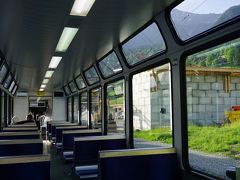 ●グリンデルワルト行き列車

めっちゃ空いてます。
グリンデルワルト4日目終了です。

実は、毎晩、花粉で苦しんでいました。
まさか夏のスイスで症状が出るとは。
今晩も苦しみました（泣）。