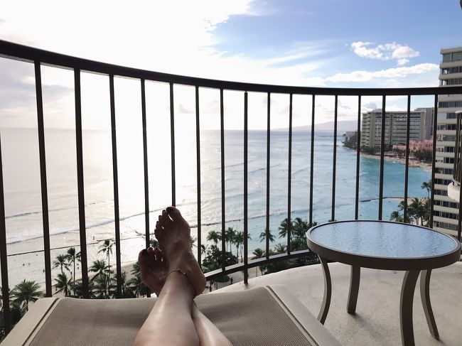 今日は午前中は個別行動。<br />自分は朝一でジムに行き、プールに日が射す11時ごろにプール、<br />戻ってきてラナイでゴロン。<br />