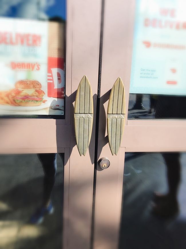 ドアの取っ手。<br />サーフボード。かわいい。