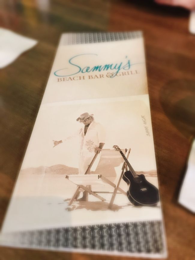 搭乗時間までゲート内の「Sammy's」でビール。<br />サミーヘイガーのお店だそうだ。<br />