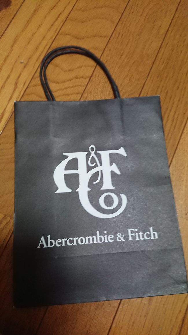 アバクロンビー&amp;フィッチは父親のTシャツ買いに行きます((o(^∇^)o))