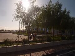 ホテルを出て10分くらいで　空港に到着しました。