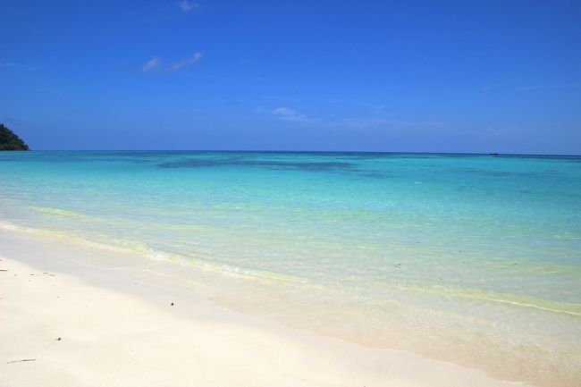 ☆Ao Reli Bagu Beach , Koh Adang @ Mu Koh Lipe Thai<br /><br />正直、単調な眺めだけどこの美しい海をぼ～っと眺めているだけでも<br />幸せまで満ちてきます。