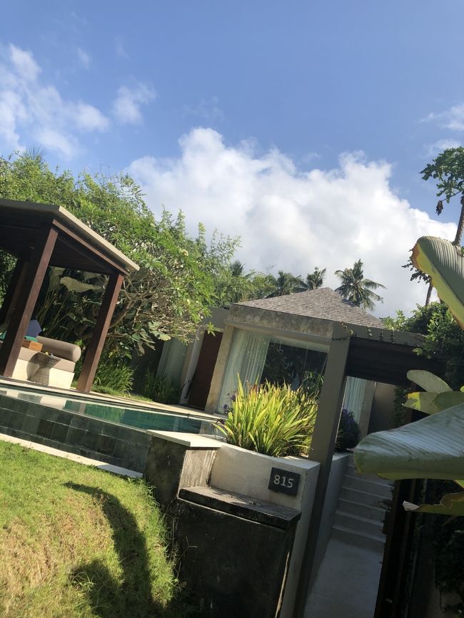 プール側からもお部屋に入れます<br />