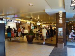 昼食は、ロイヤル ハワイアン センター2階のフードコートへ。