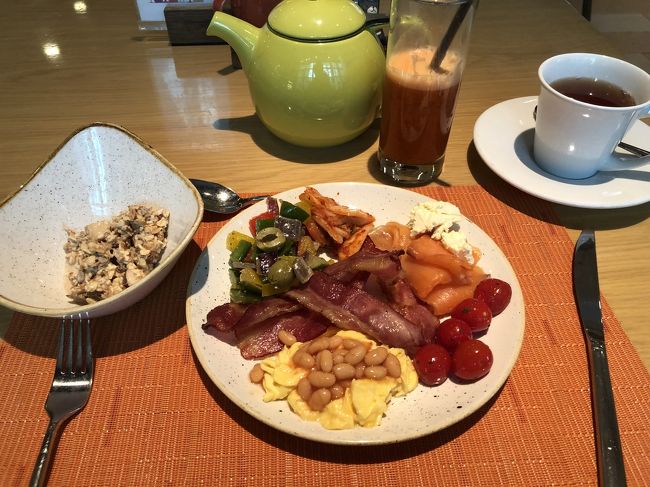 オートミールもあるし、お粥もあるし、かなり品数が多いビュフェでした。