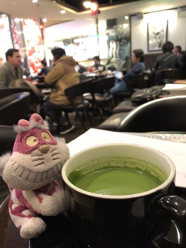 そのまま、モールの地下の喫茶店で、私も自分の仕事関係の原稿直しなどして、まったり過ごす。