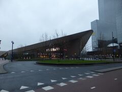 さて、新年早々向かうは、ロッテルダムの東約10kmの所にある「キンデルダイク」。
まずは、ロッテルダム中央駅へ。