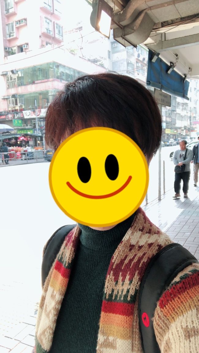 てくてくてくてく、ひたすら歩く。街を撮影したり、自分を撮影したり。年末の香港で、この服装は歩くには暑かった。