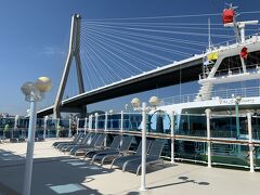 釜山港大橋をくぐります。