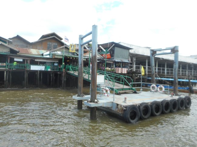 ボートから見ると桟橋はこう言う感じです