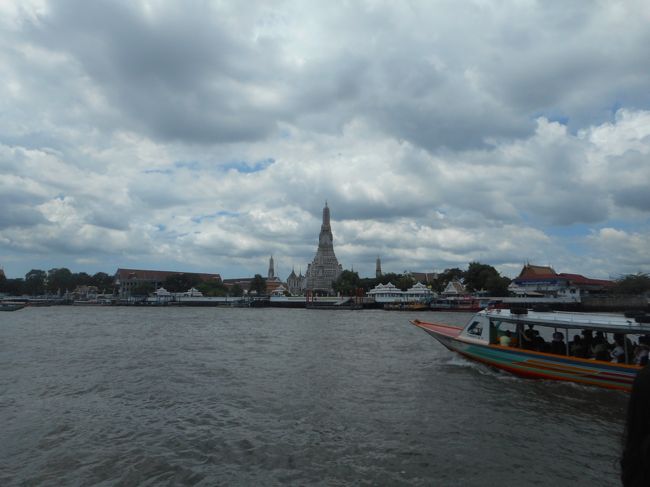 雨季なので涼しくて良いですが　雨だとボートだと濡れそうです