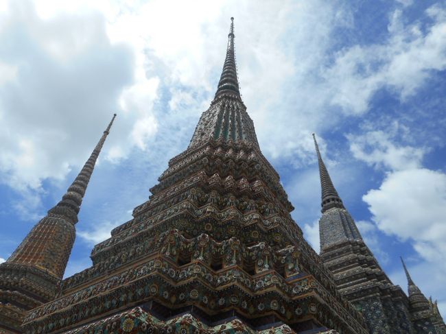 仏塔　歴代の国王を表しているそうです