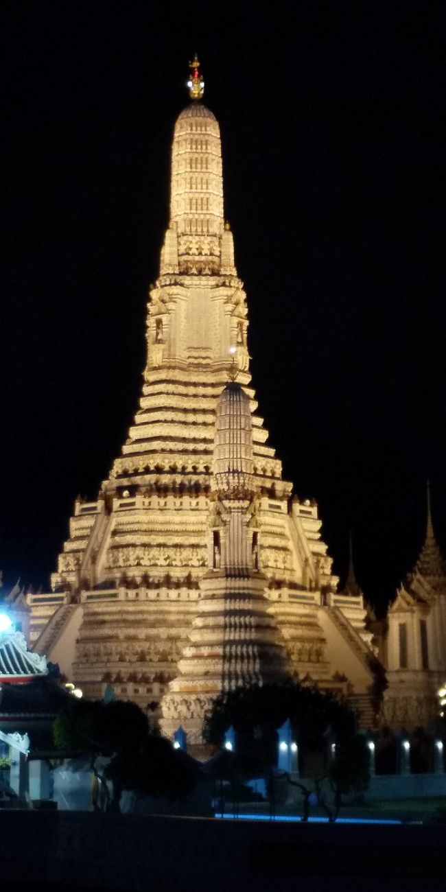 夜のワットアルン