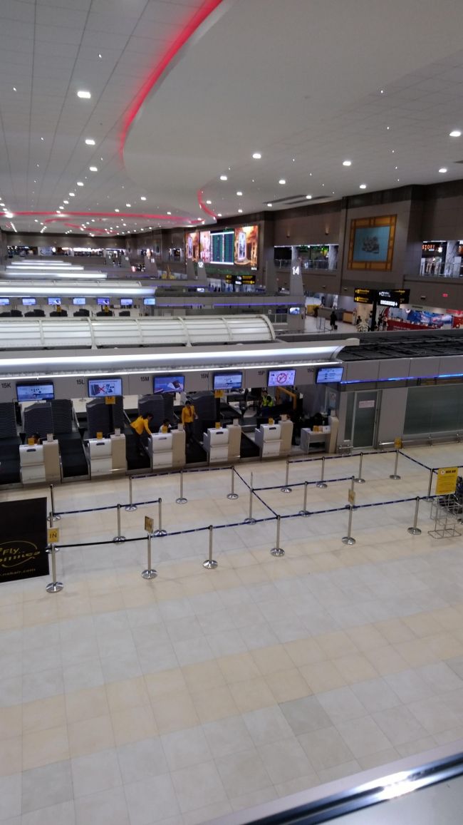 ドンムアン空港も綺麗になりました<br />8年前に行ったきりのバンコクは物価が上がった印象で　またリバーサイドがそう言うエリアでもあるんでしょう<br />タイの人のお給料も上がってるでしょうか？<br />