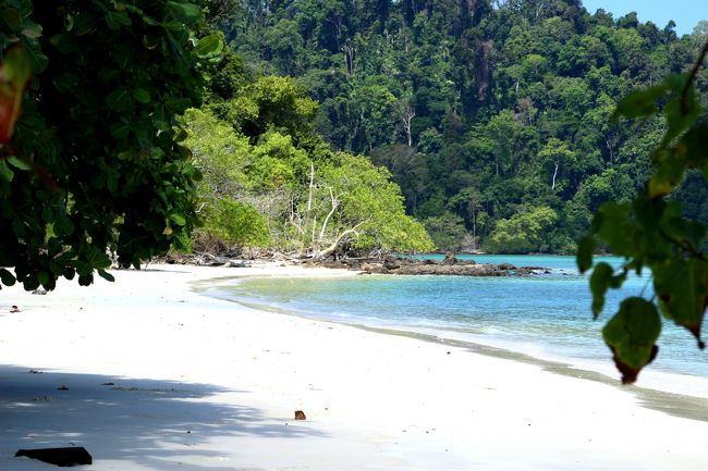 ☆Ao Reli Bagu Beach , Koh Adang @ Mu Koh Lipe Thai<br /><br />Ao Reli Bagu Beachの東端が見えてきました。