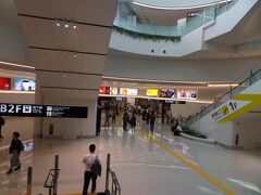 ９月１７日午後２時半頃。
飛行機で福岡空港に降り立って地下鉄の駅へ。
アクセス便利な空港です。