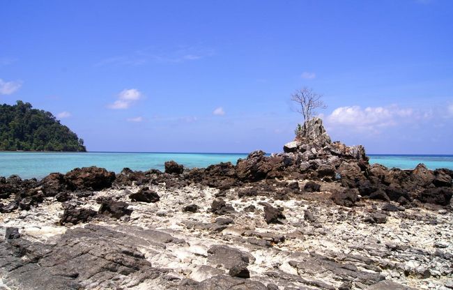 ☆Ao Reli Bagu Beach , Koh Adang @ Mu Koh Lipe Thai <br />(２０１４年２月撮影)<br /><br />大潮の干潮になると小島まで干上がってしまいます。