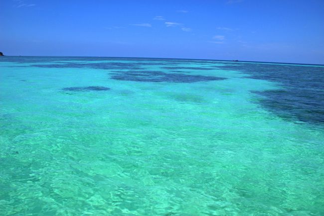 ☆Ao Reli Bagu Lagoon , Koh Adang @ Mu Koh Lipe Thai<br /><br />タイの旅行業界はリペ島を紹介するときのキャッチコピーは<br />『タイのモルディブ、リペ島』なんです。<br />でもリペ島のポテンシャルが高いは事実ですが、<br />いくらなんでもモルディブの美しさに便乗しているんじゃないの？<br />と、思っていました。<br />しかしこのラグーンを初めて見たとき<br />『タイのモルディブ、リペ島』もアリだと思えるほど<br />とても美しいラグーンです。<br />モルディブ歴６回の私がそう感じたのですからホントですよ(^^♪。<br />