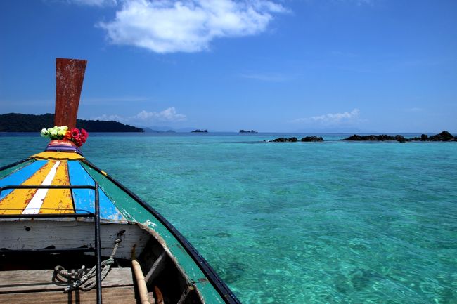 ☆Ao Reli Bagu Lagoon , Koh Adang @ Mu Koh Lipe Thai<br /><br />これらの細長い岩礁も外洋からの波を穏やかにしてくれる要因だと思います。
