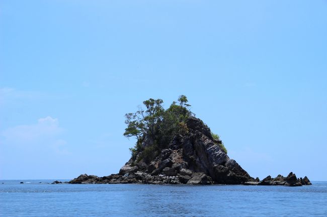 ☆Koh Sai View , Island Hopping to Koh Lek from Koh Adang<br /><br />Koh Saiを縦位置から見た姿です。<br />とても同じ島には見えませんね。<br /><br /><br />これで★極楽タイ・最後の楽園リペ島・２０１９・Part ５-②　はお終いです。<br />いつも最後までご覧下さりありがとうございます。<br />そしてして『いいね』もありがとうございます。<br /><br />次回はKoh Lek Noi Beachをご紹介します。<br /><br /><br />では、また。　　j-ryu
