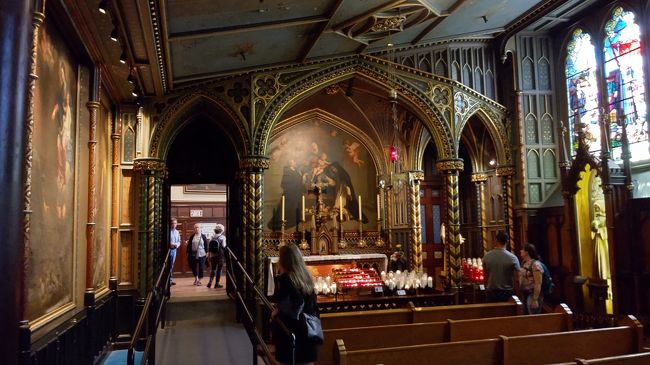 祭壇右手奥に入っていける通路がありました。