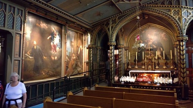 絵画も多く飾ってあり、美術館のようです。