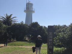 ガイドさんがカメラを貸しなさい。「撮ってあげる」と撮ってくださいました。
ロケットの裏側。あ、こっちが正面ね。