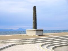 大間崎は本州最北端に位置し、それを示す記念碑が建っています。絶好の撮影スポットで、記念撮影を楽しむ観光で賑わっていました。