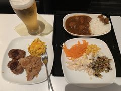 成田空港を夕方出発します。
今回は、エコノミークラスなので、食事はあまり期待できないので、ラウンジでガッツリ食べちゃいます。