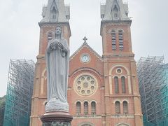 サイゴン大教会。
工事中で、中には入れません。