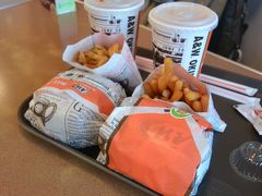 Ａ＆Ｗ定番メニューを頼みます。久しぶりに食べると美味しいですね。