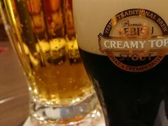 喉が渇いたので銀座ライオンでビール
16時過ぎにもかかわらず満席で少し待つことに