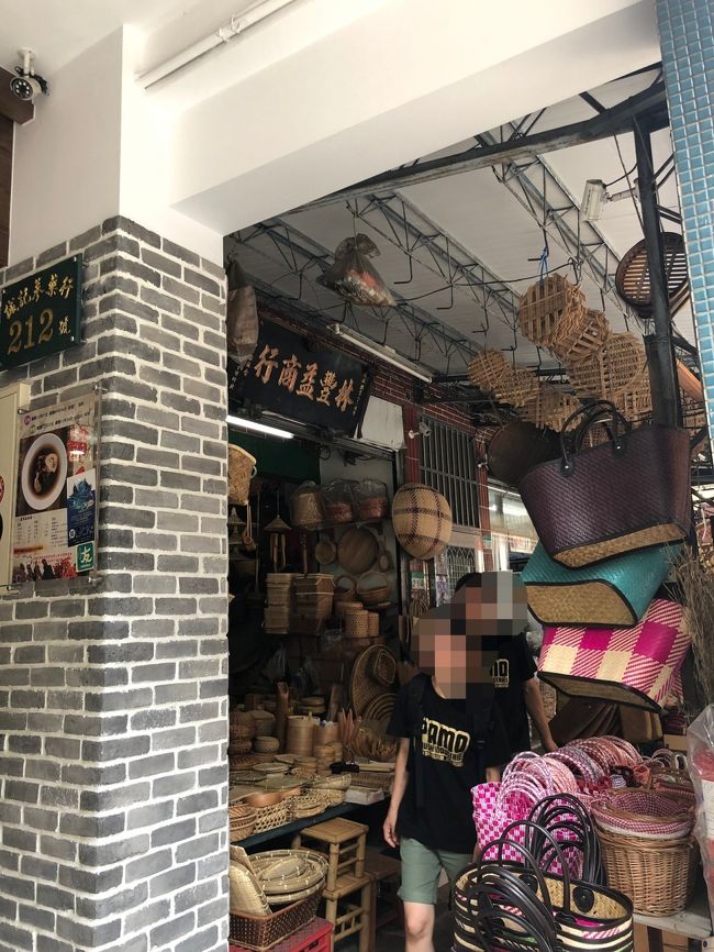 籠やさんは、籠バッグが可愛くてほしい買ったのですが、手持ち現金が少なくて断念。